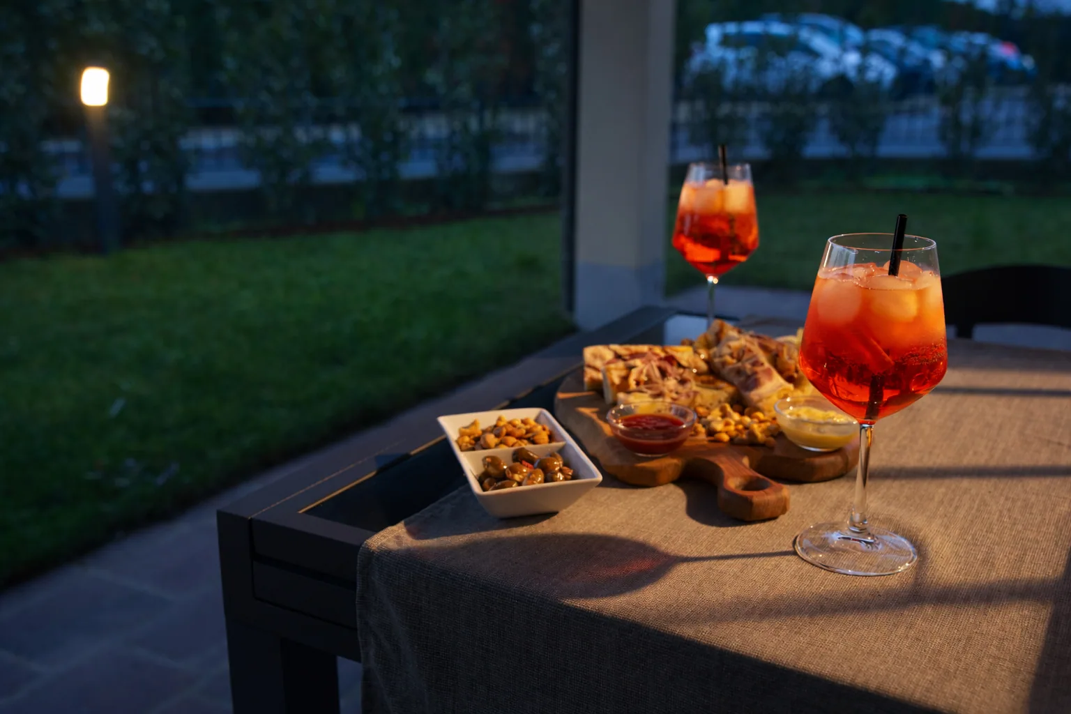 Aperitivo all’aperto nel giardino